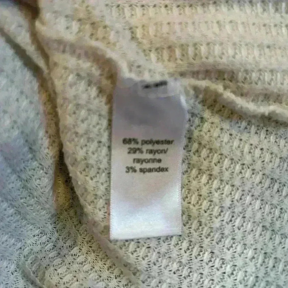 Maurice’s lightweight sweater size large - Picture 7 of 7